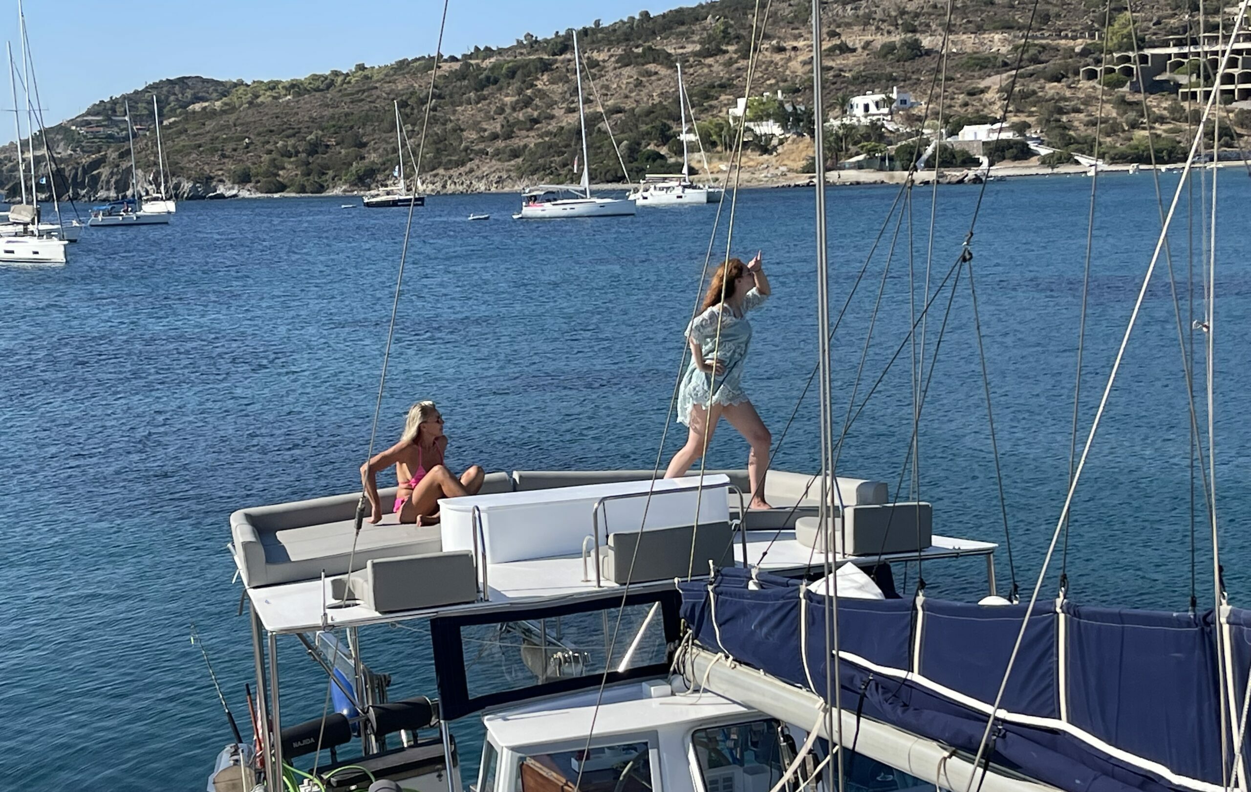 Vacances entre femmes en voilier dans les îles grecques